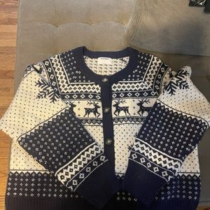 Women’s holiday cardigan